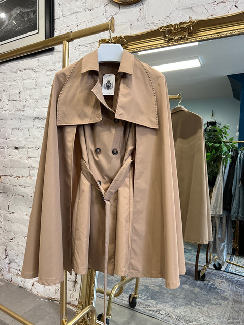 SLEEVELESS TRENCH DRESS WITH CAPE