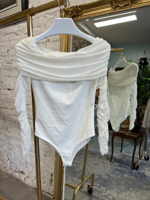 OFF THE SHOULDER TOP